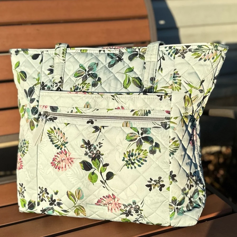 Vera Bradley Seawater Blooms Large Zippered Tote in Performance Twill (NWOT)